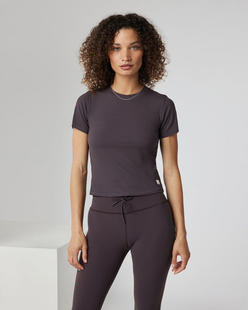 Vuori Women's Pose Fitted Tee SANGRIA